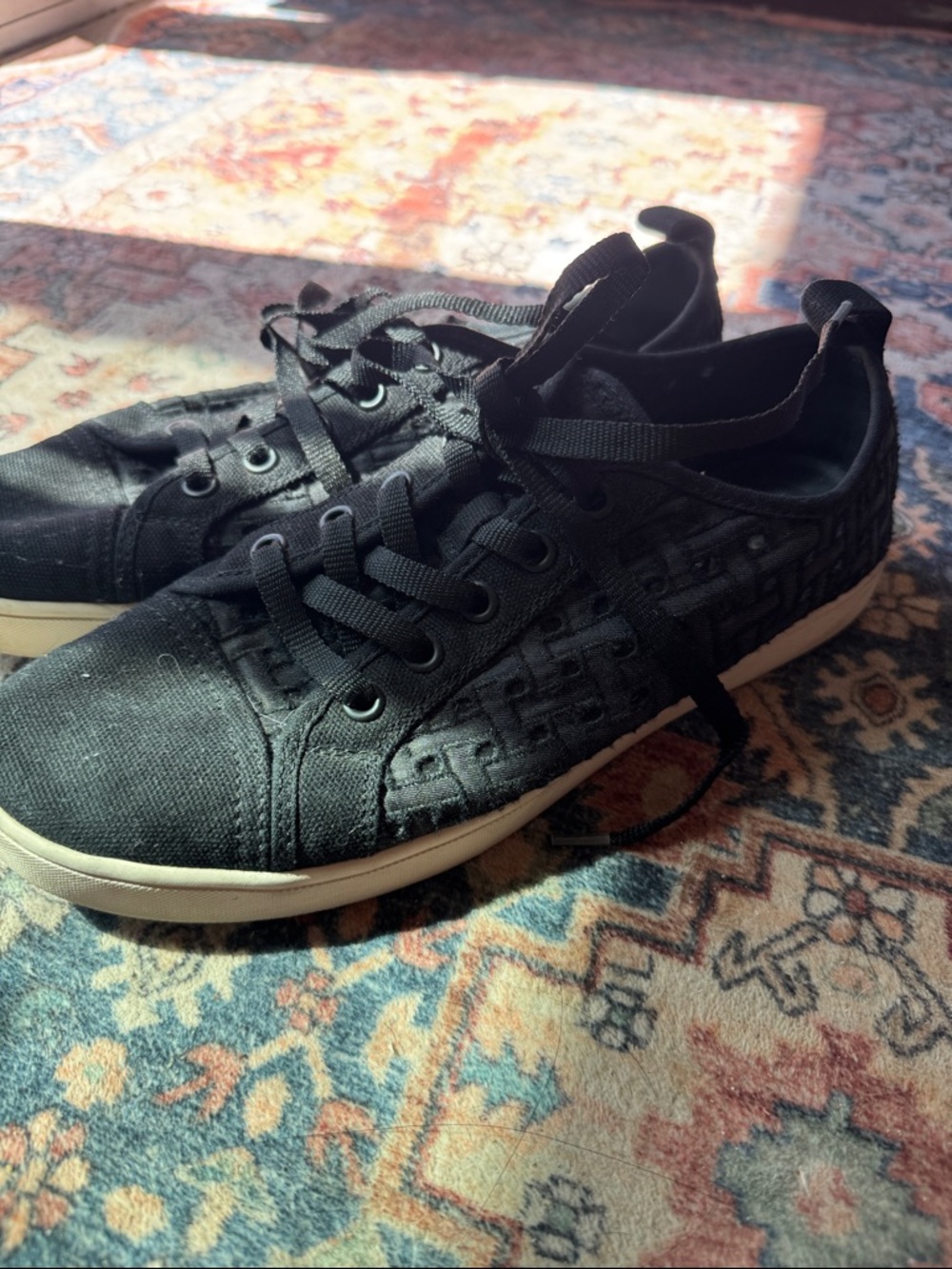 Women’s size 9 black Koolaburra by Ugg sneakers